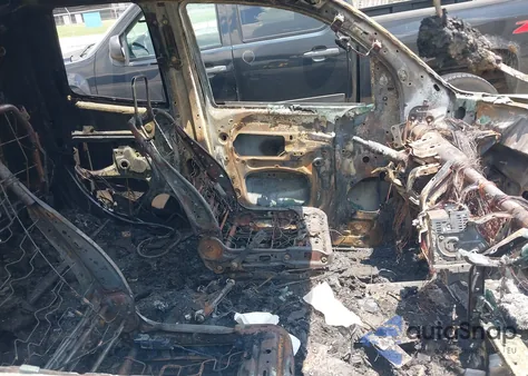 2013 Toyota Tundra Grade 5.7L V8 z USA, uszkodzony, nr VIN 5TFUW5F1XDX290595